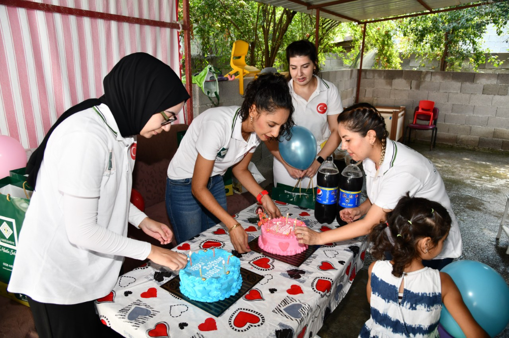 Osmaniye Belediyesi’den Nahide Ve Umut Kardeşlere, Doğum Günü Sürprizi
