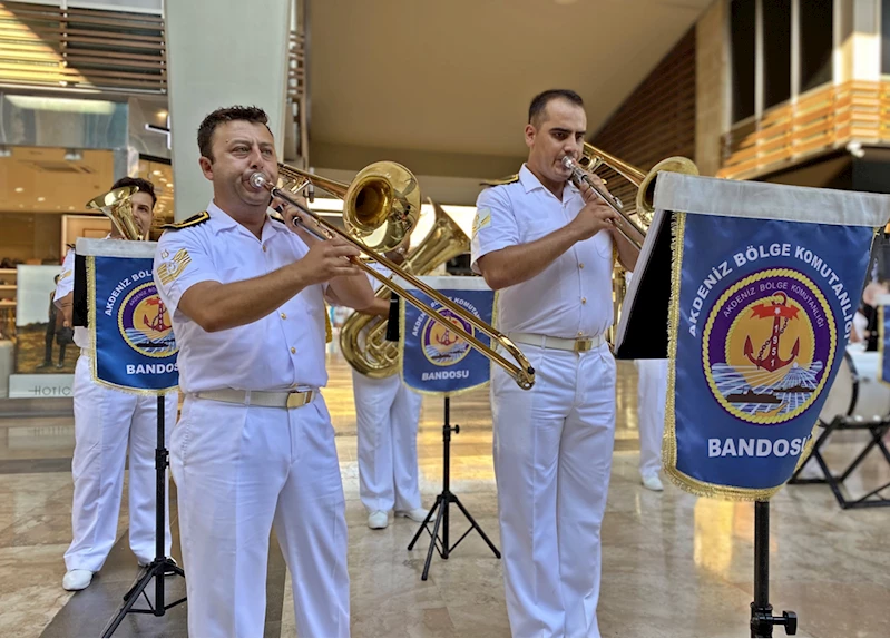 Akdeniz Bölge ve Garnizon Komutanlığı Bandosundan 30 Ağustos konseri