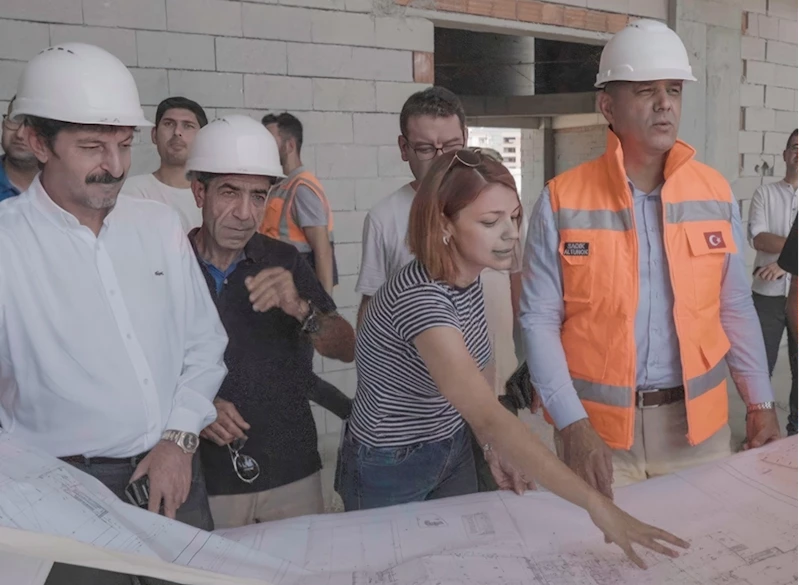 Silifke Belediye Başkanı Altunok, yapımına devam edilen hizmet binasını inceledi