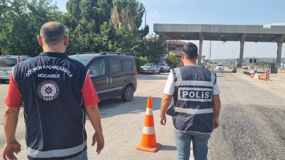 Osmaniye’de uygulama noktasında 17 kaçak göçmen yakalandı