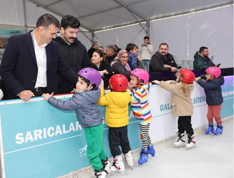 Silifke Belediye Başkanı Altunok, buz pateni pistinde çocuklarla buluştu