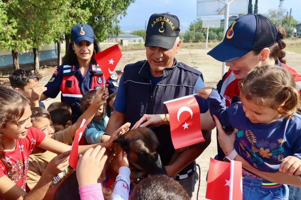 Jandarmadan öğrencilere Hayvan sevgisi etkinliği