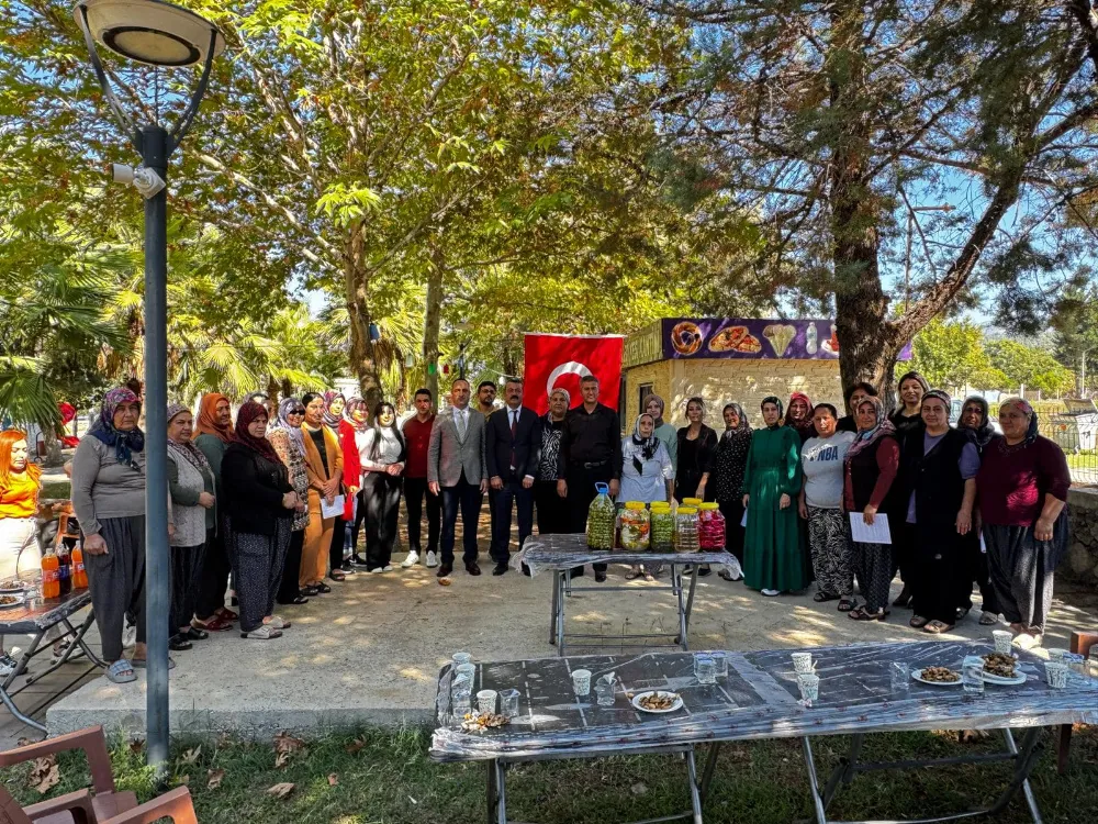 Aksoy, kadınlarla bir araya geldi