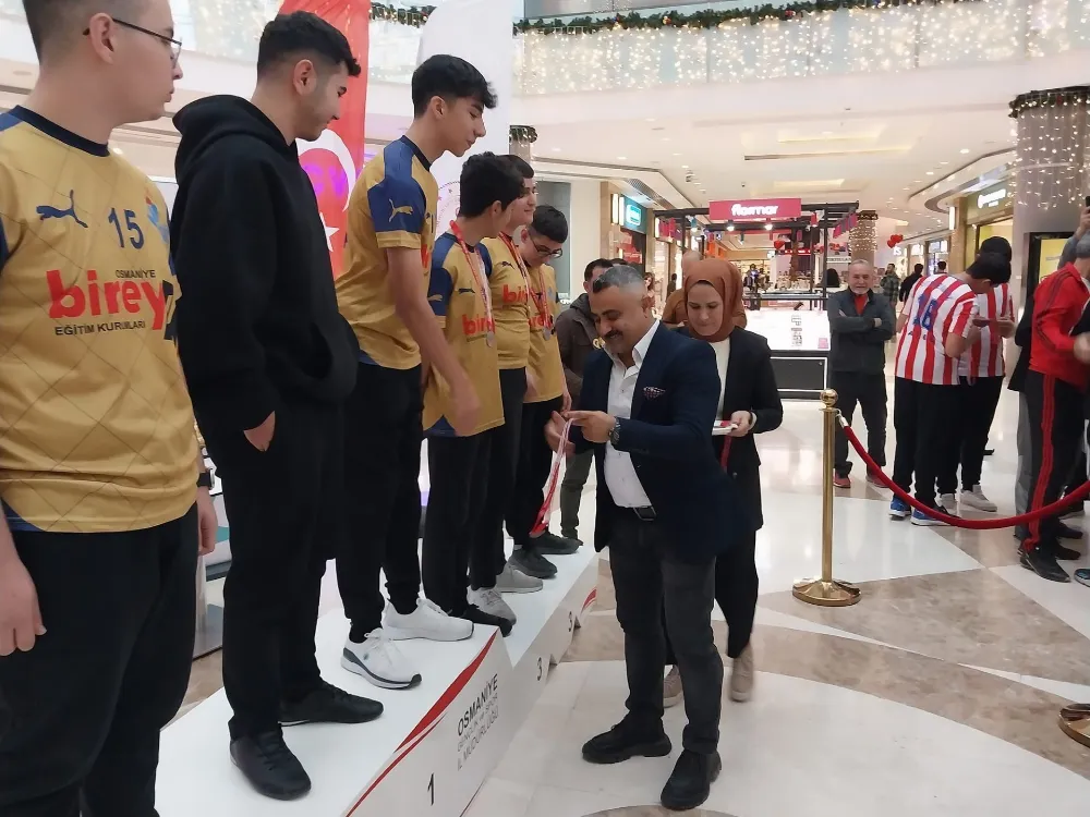 Osmaniye’de gençler bowling turnuvasında yarıştı