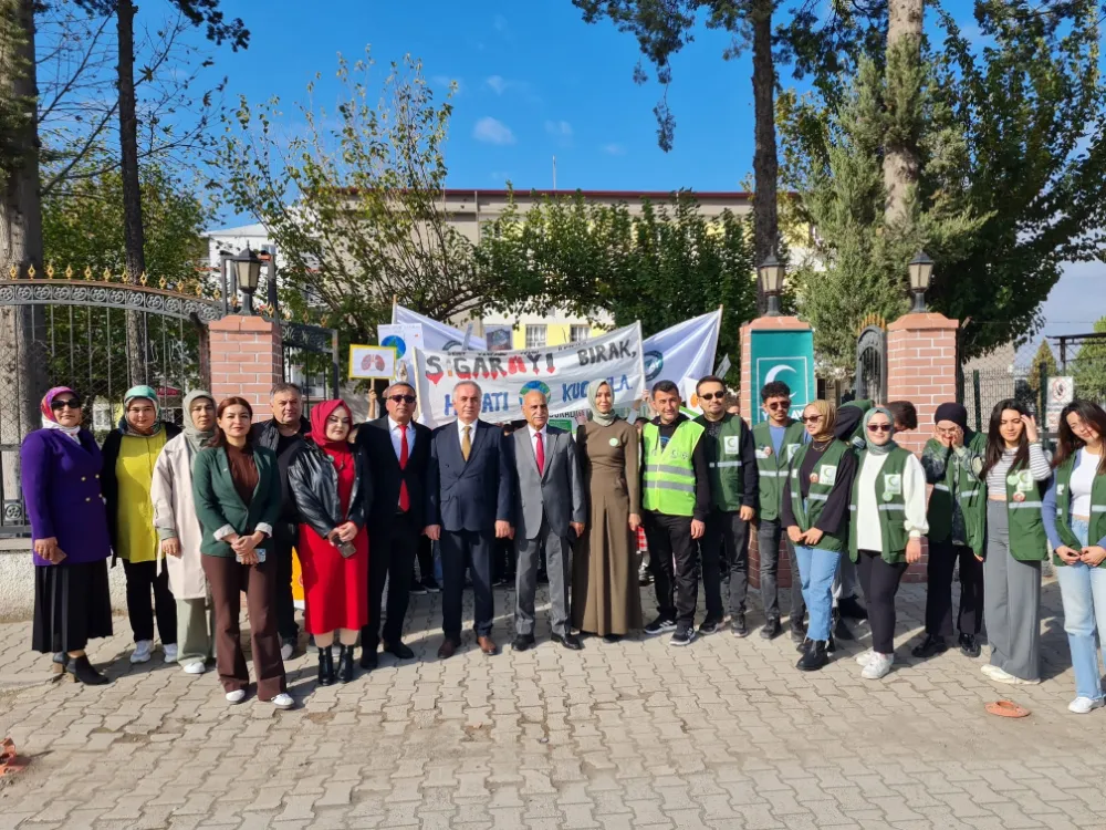 Öğrenciler, sigaranın zararlarına dikkat çekmek için izmarit topladı