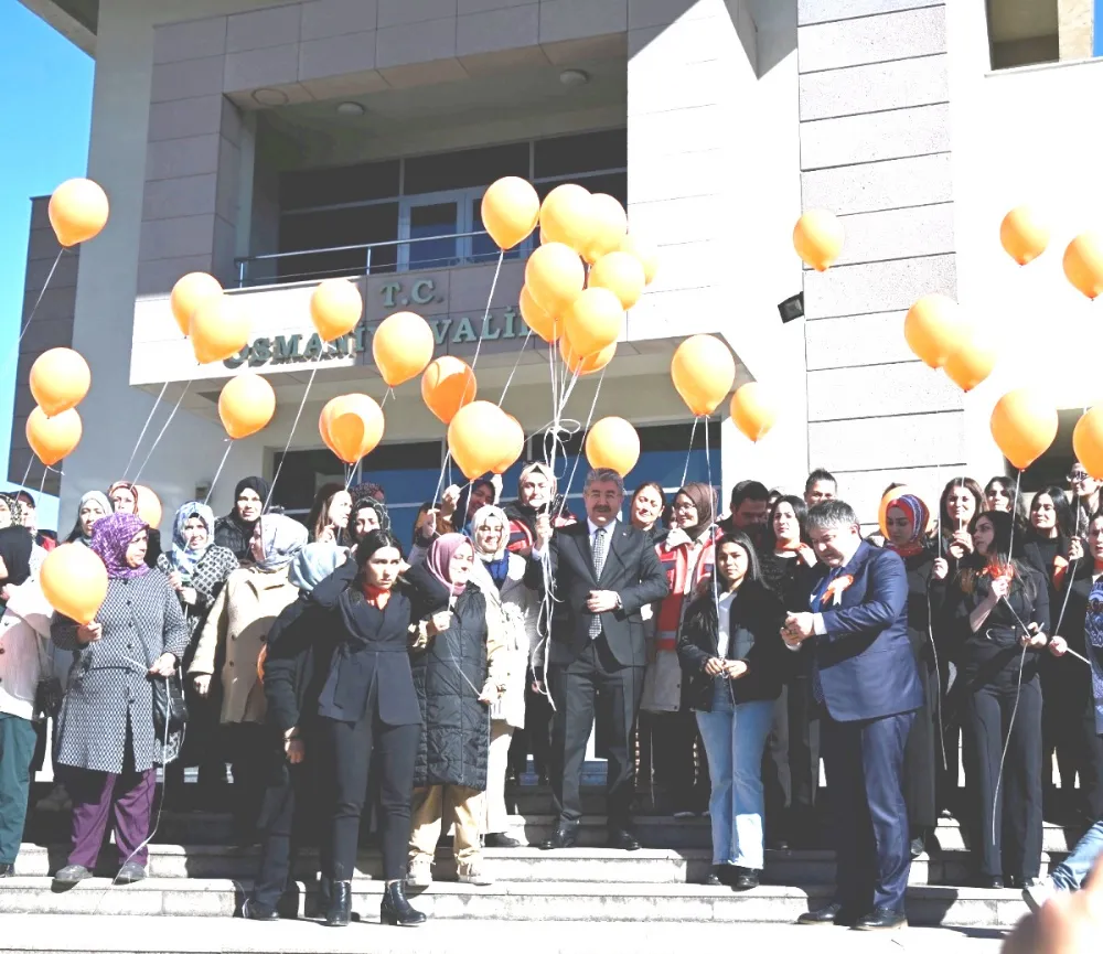 Kadına şiddete dikkat çekmek için turuncu balonlar gökyüzüne bırakıldı