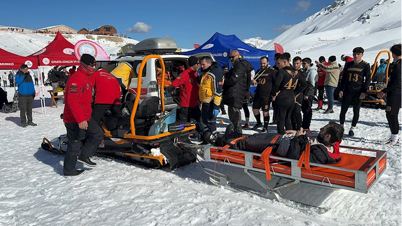 Isparta’daki kayak merkezinde kayalıkta mahsur kalan doktoru JAK kurtardı 