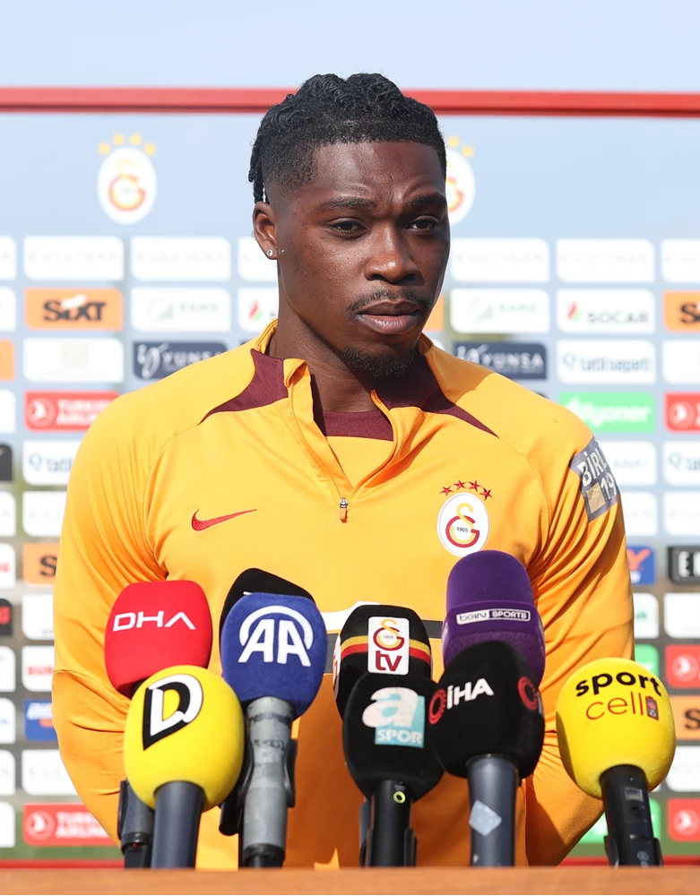 Galatasaraylı futbolcu Derrick Köhn, Antalya kampında gazetecilere açıklamada bulundu: