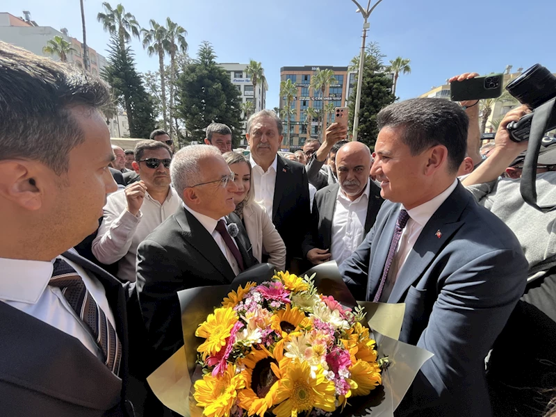 Kumluca Belediye Başkanı Avcıoğlu mazbatasını aldı
