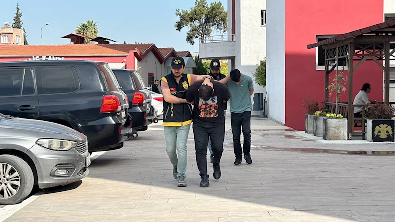 Adana’da çaldığı ciple iki araca çarpan şüpheli yakalandı