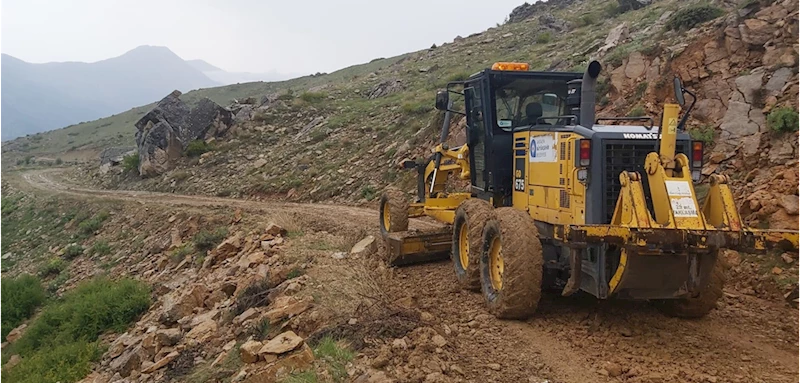 Büyükşehir Belediyesi yaz öncesi yollarda bakım ve onarım çalışmaları yürütüyor