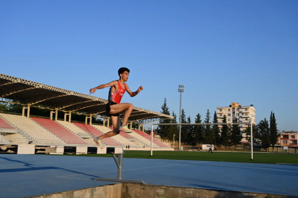 Rekortmen atlet Musab Kundakçı, Balkan ve Avrupa şampiyonalarında madalya kovalayacak