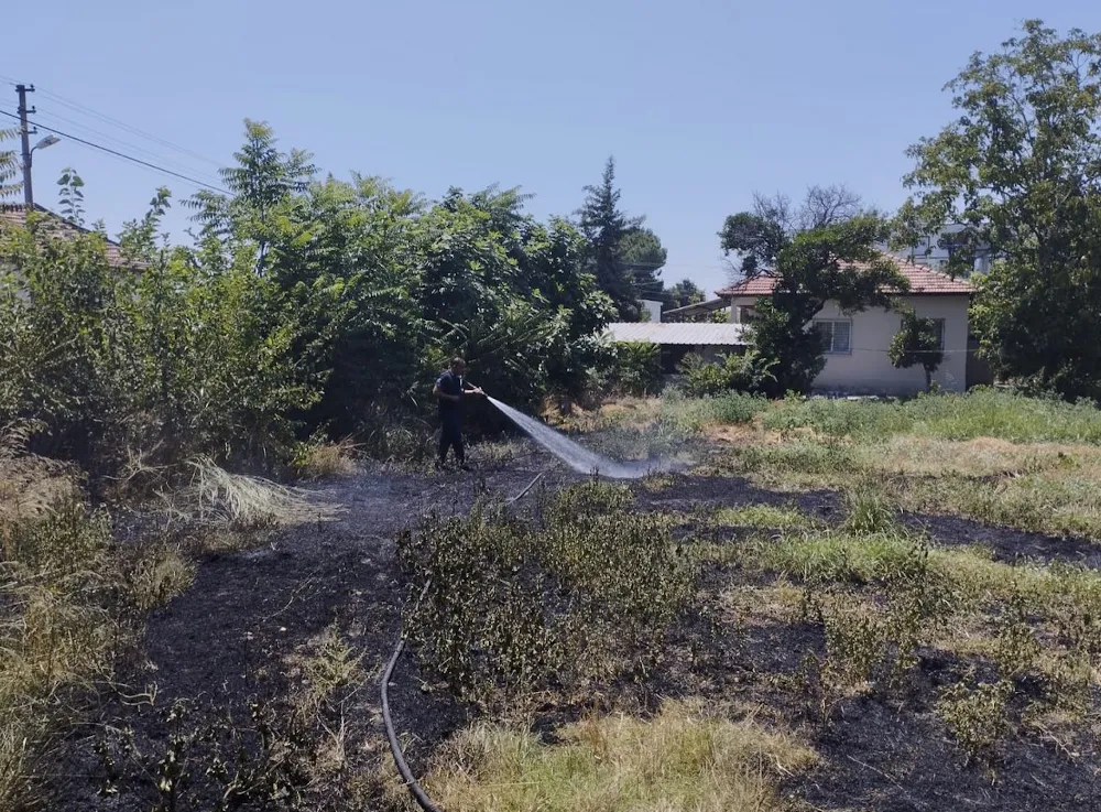 Erzin’de otluk alanda çıkan yangın söndürüldü