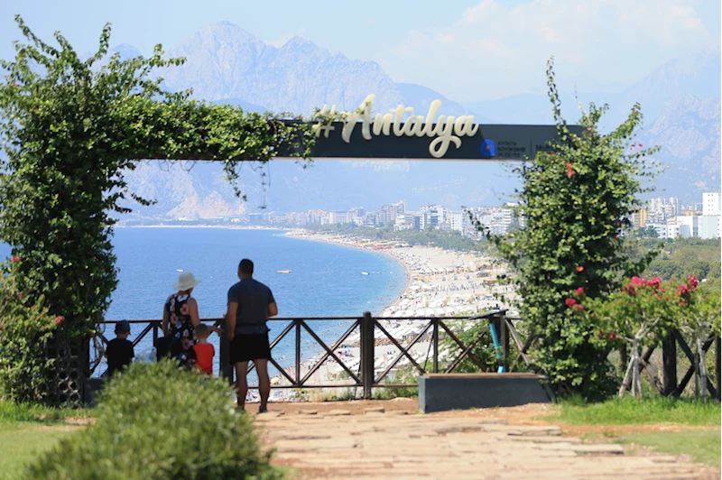 Antalya sahillerinde sıcak hava yoğunluğu 