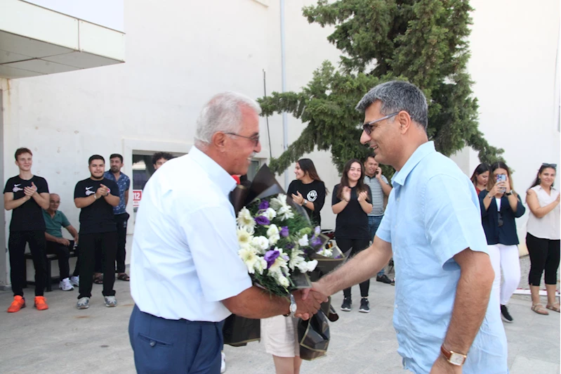 Yusuf Dikeç ve Şevval İlayda Tarhan adlarını taşıyan tesiste sporcularla buluştu