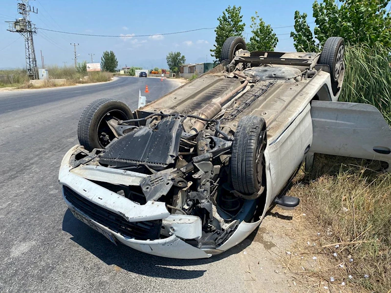 Antalya’da takla atan otomobilin sürücüsü yara almadan kurtuldu