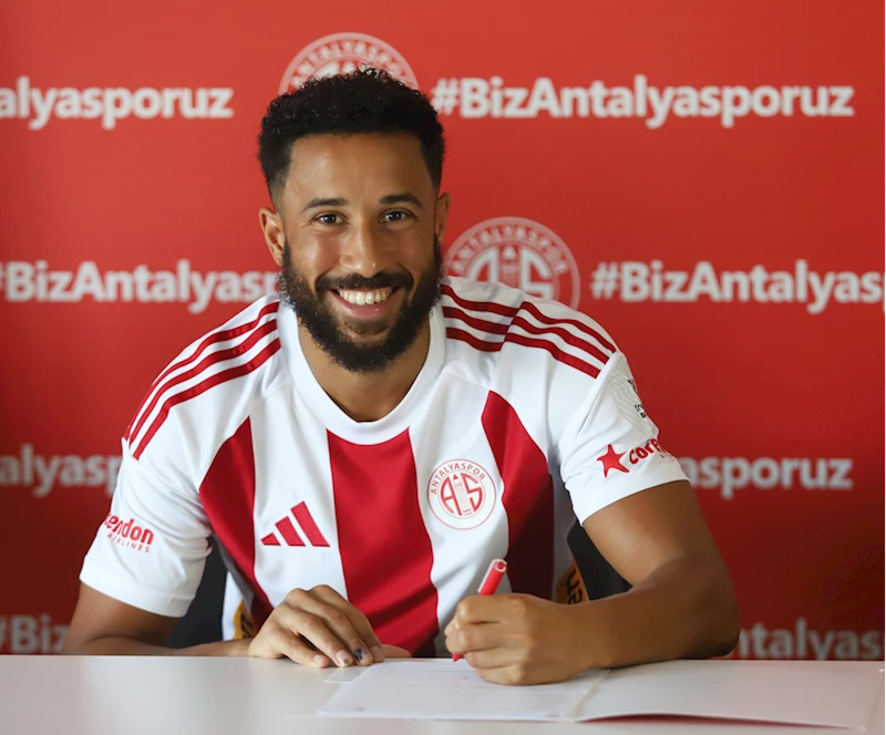 Antalyaspor, yeni transferi Townsend için imza töreni düzenledi