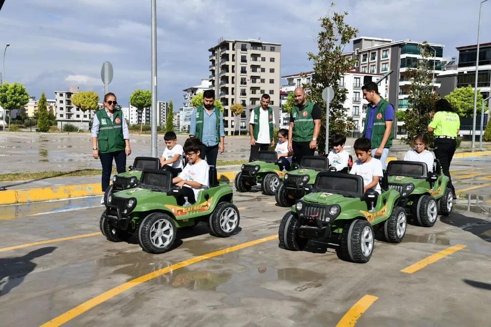 Osmaniye’de minik öğrenciler trafik kurallarını eğlenceli şekilde öğreniyor