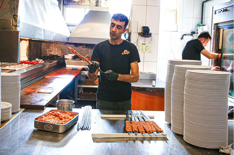 Günün her saati yemekle yaşayan şehir: Adana