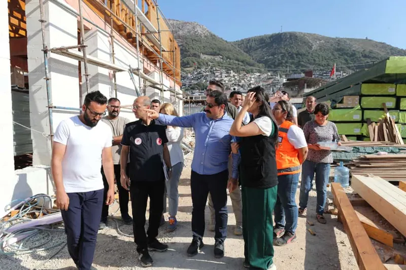 Hatay Valisi Mustafa Masatlı yapımı süren Ayakkabıcılar Çarşısı