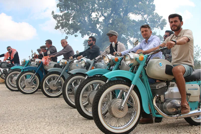 Rus yapımı hurda motosikletler, meraklılarının girişimiyle yeniden yollarda