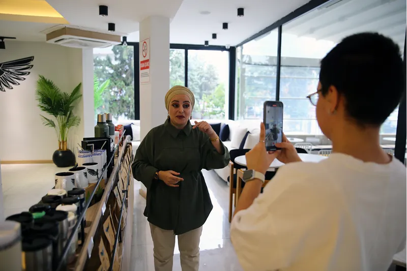 İşitme engellilerin sosyal medya kullanımı için 