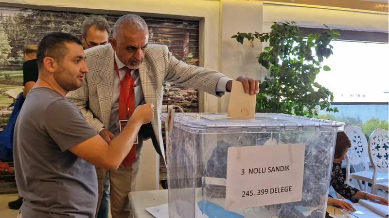 CHP Hatay İl Başkanı yeniden Hakan Tiryaki oldu