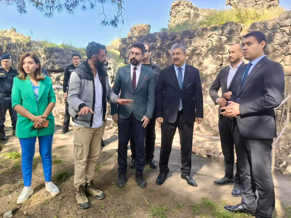 Toprakkale Kalesi’nde kazı ve restorasyon çalışmaları sürüyor