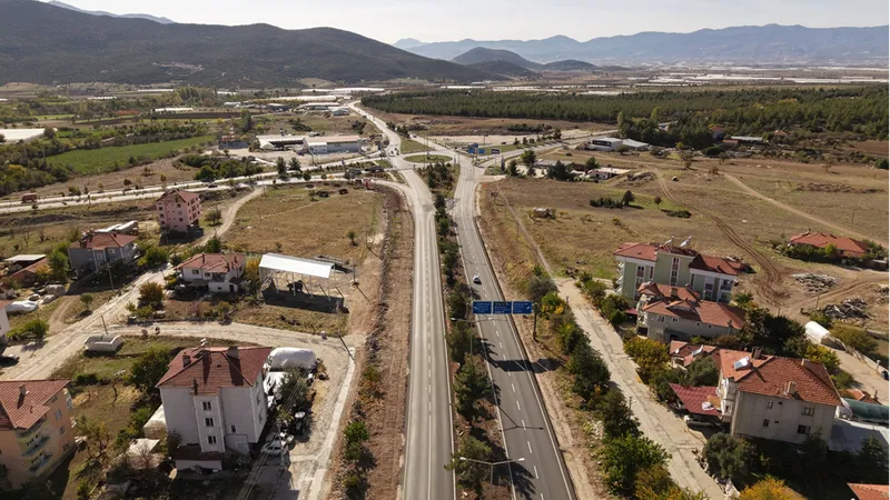 Bakan Uraloğlu Burdur-Tefenni-Çavdır Yolu