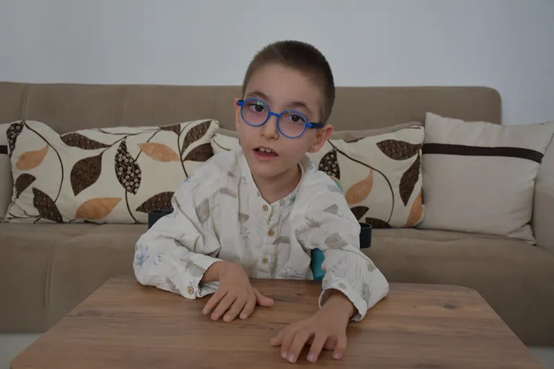 Öğretmenliği bırakan anne kendisini serebral palsili oğluna adadı