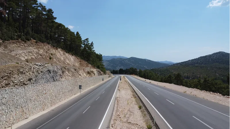 Antalya-Konya kara yolu ulaşıma kapatıldı