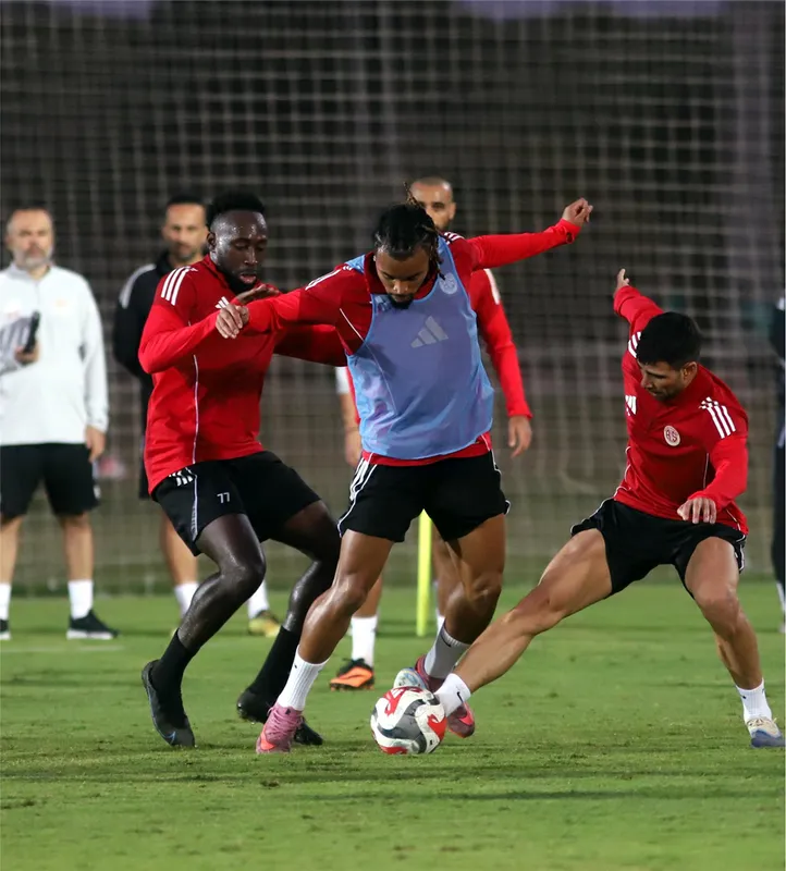 Antalyaspor günü çift idmanla tamamladı