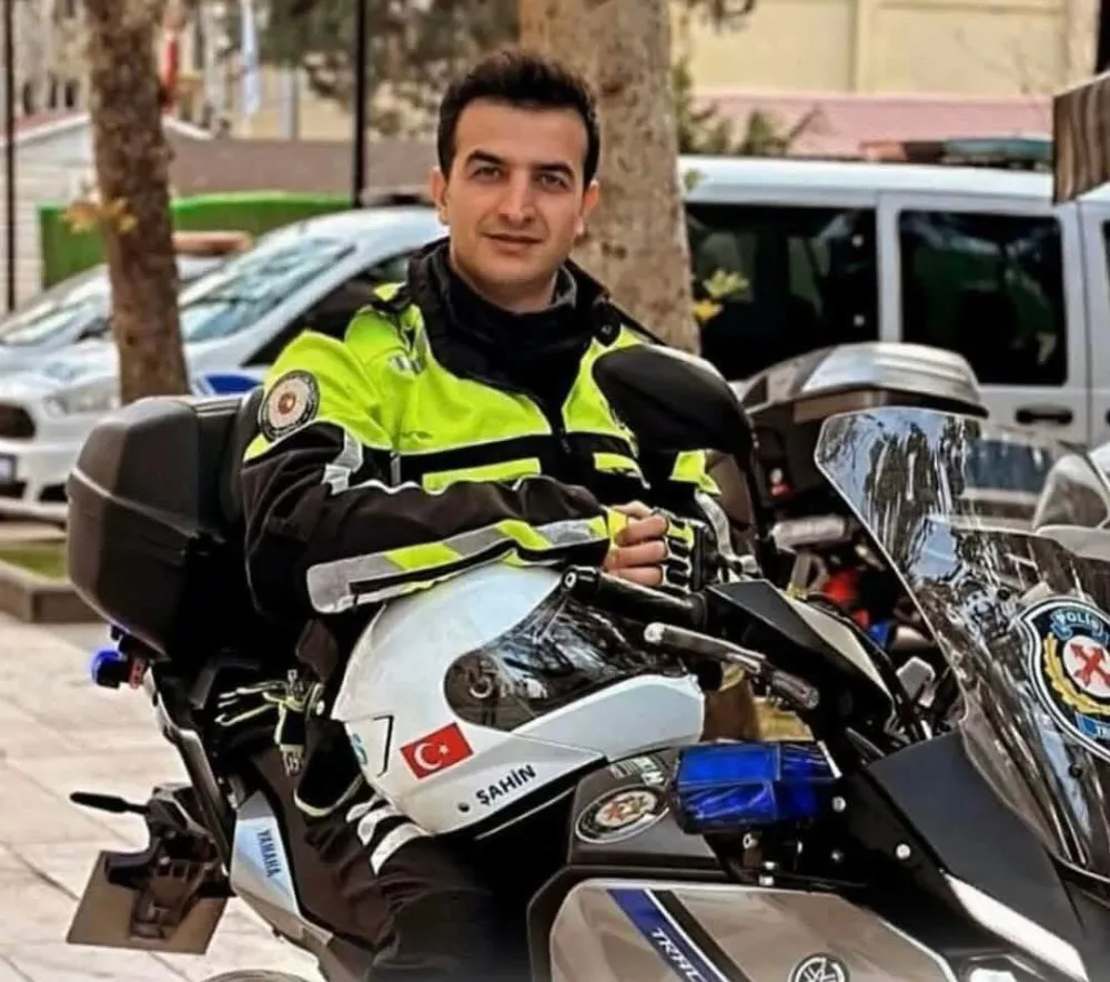 Polis memuru Faruk Şahin görevi başında kalp krizi geçirerek şehit oldu