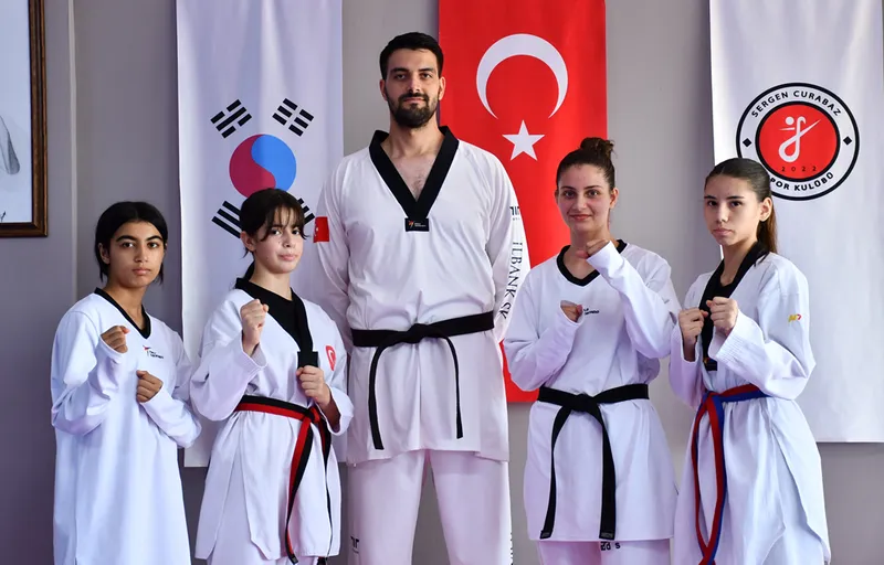 Hem kendisi hem sporcusu aynı turnuvada madalya mücadelesi verecek