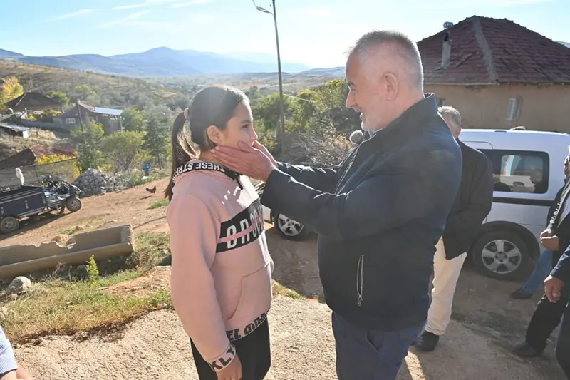 Isparta Belediye Başkanı Başdeğirmen, Mısırlı köyündeki Yıldız ailesini ziyaret etti
