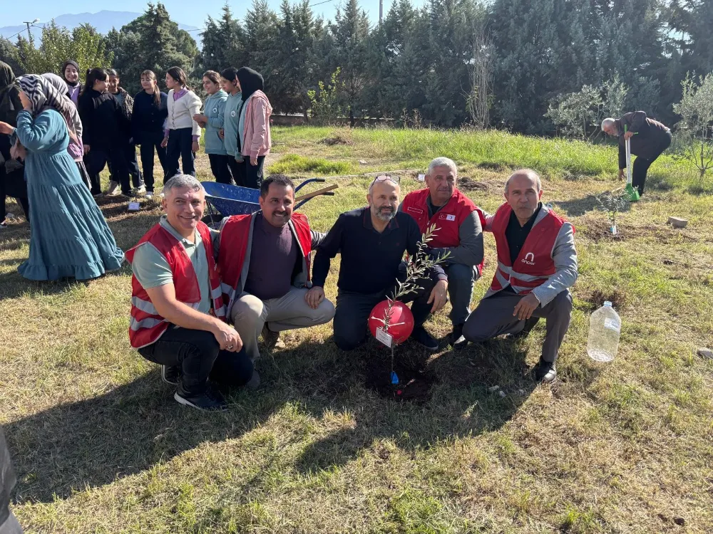 Osmaniye’de fidanlar şehitler için toprakla buluştu