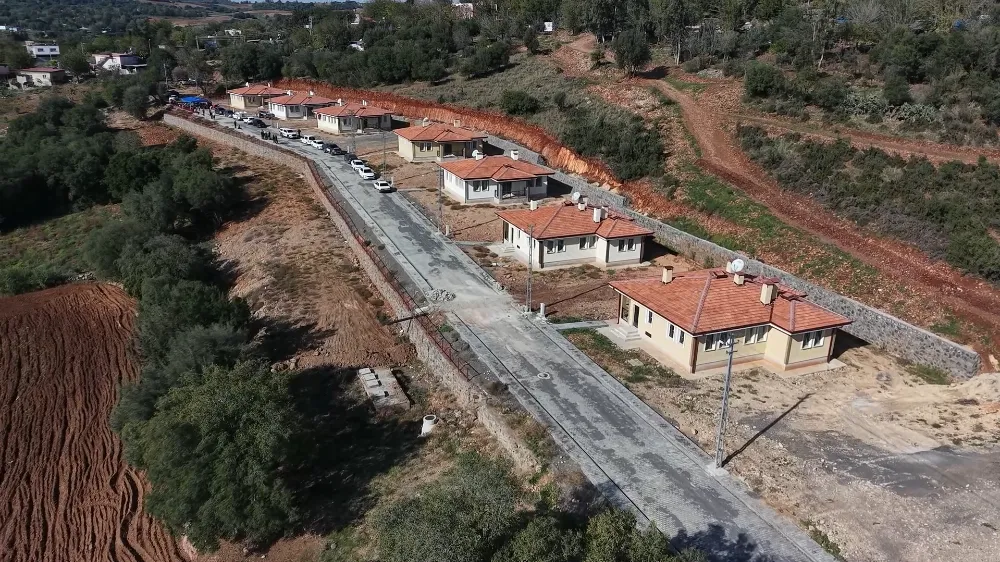 Düziçi’nde 8 köy konutunun daha anahtarları hak sahiplerine teslim edildi