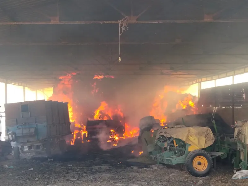 Sarıçam ilçesinde samanlıkta çıkan yangın söndürüldü