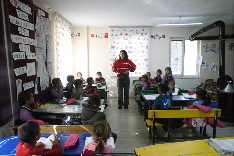 Okulunun hem müdürü hem öğretmeni hem de hizmetlisi