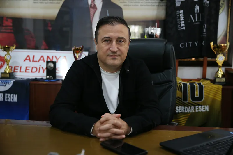 ZİRVEDEKİ İSİMLERİN EMEKTAR ÖĞRETMENLERİ - 