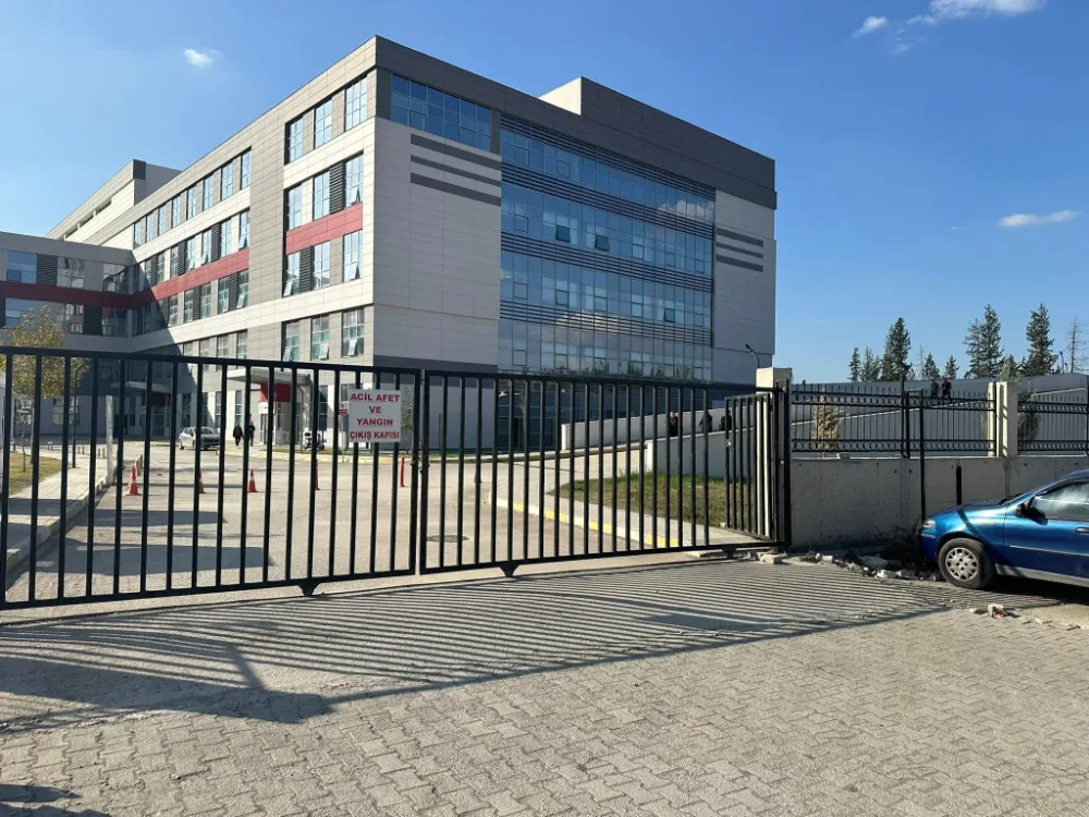 Hastanenin Arka Kapısının Kapatılmasına Tepki Büyüyor