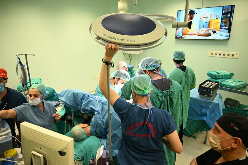 Ameliyat olurken sanal gerçeklik gözlüğüyle İstanbul