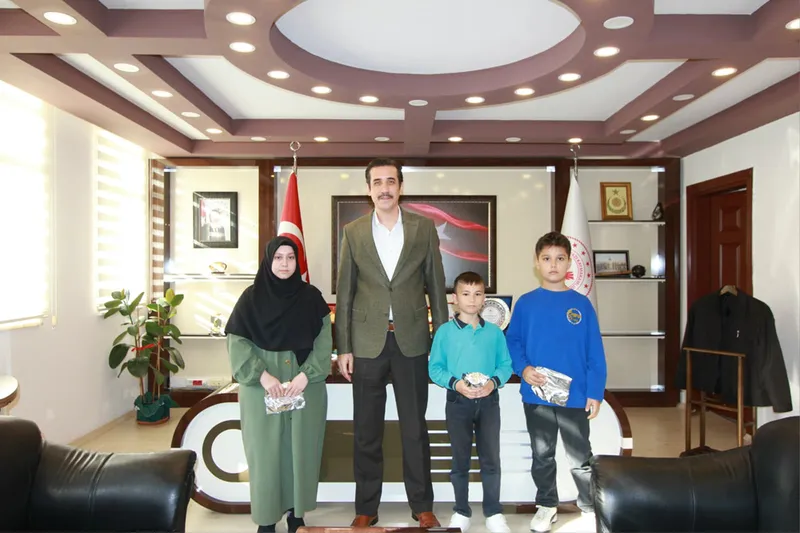 Bozyazı ilçesinde ara tatilde en çok kitap okuyan öğrenciler ödüllendirildi 