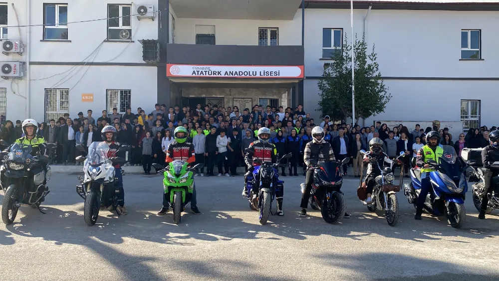 Öğrencilere kask ve güvenli sürüşün önemi anlatıldı