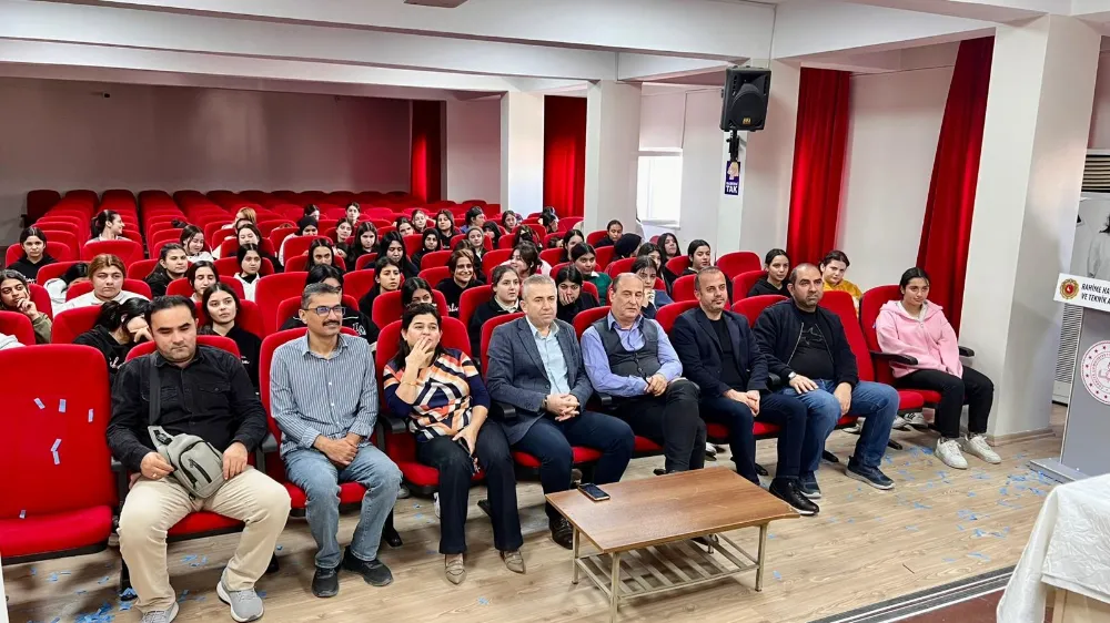 Adalet bölümü öğrencilerine avukatlardan mesleki tanıtım semineri