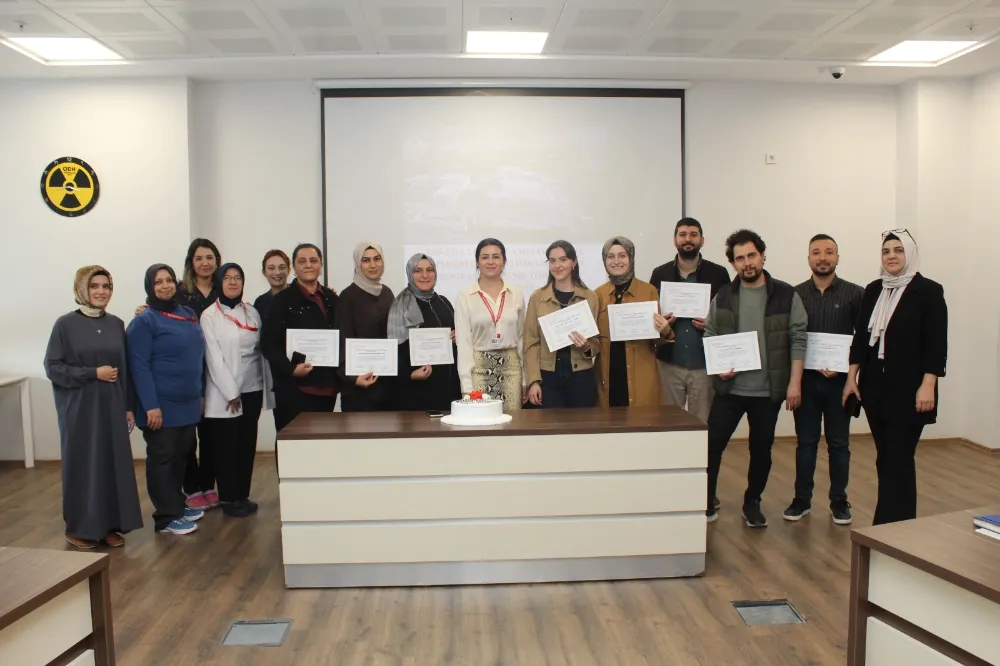 Ameliyathane hemşireliği eğitimi tamamlayan 8 sağlık çalışanına sertifika