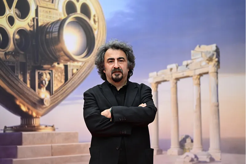 Altın Portakal ödüllü yönetmen dünyayı çocukların gözünden yansıtıyor