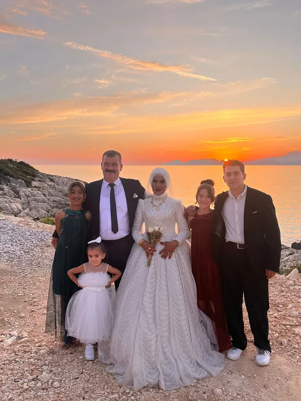 Antalyalı çift evlendikten 12 yıl sonra düğün yaptı 