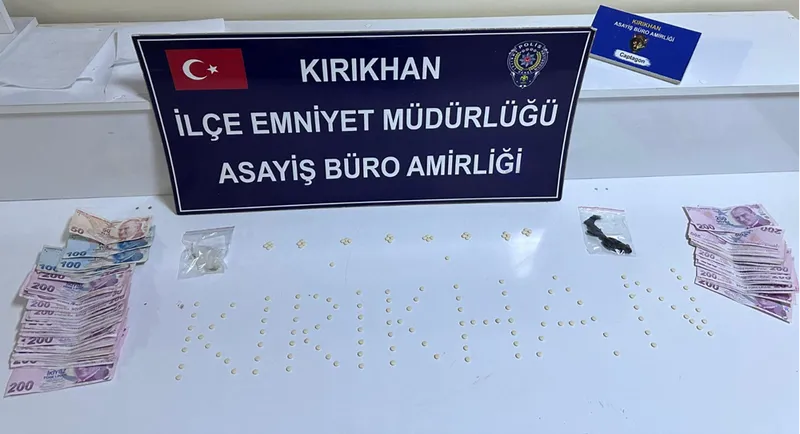 Kırıkhan ilçesinde 148 uyuşturucu hap ele geçirildi 