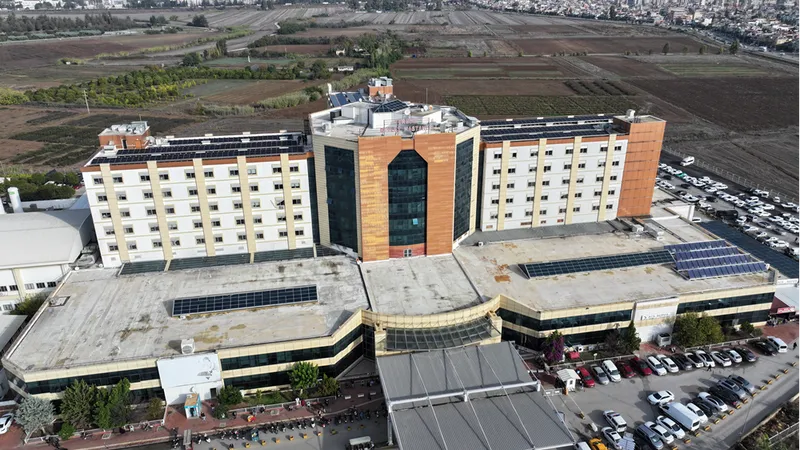 Yüreğir Devlet Hastanesi GES projesiyle enerji giderlerinde yaklaşık yüzde 25 tasarruf sağlıyor